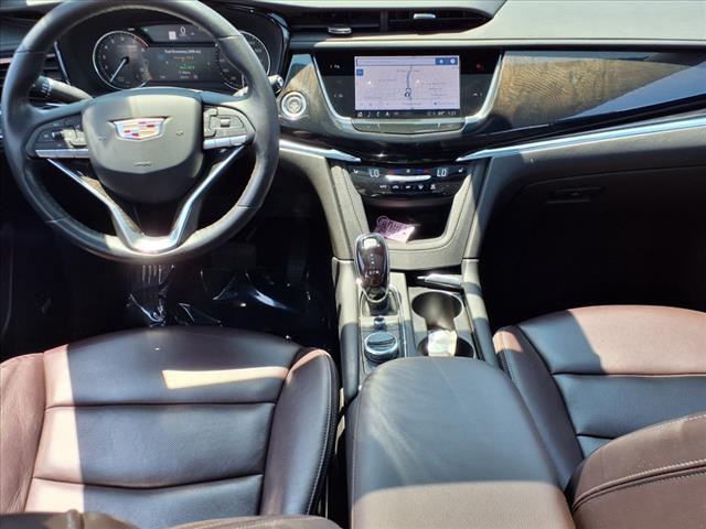 Photo of 2022 Crystal White Tricoat Cadillac XT6
