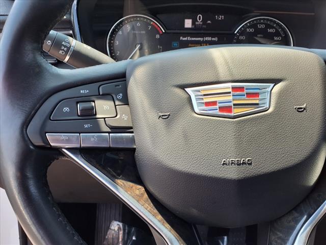 Photo of 2022 Crystal White Tricoat Cadillac XT6