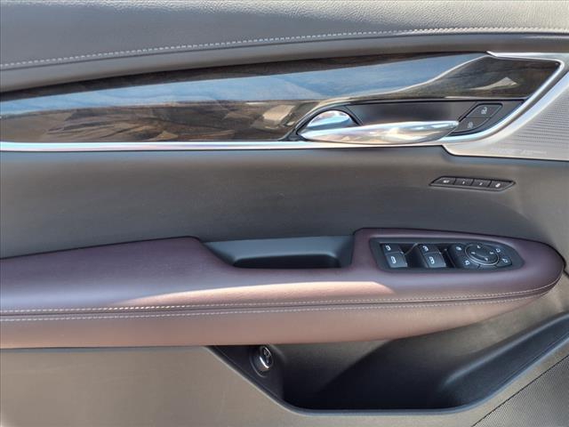 Photo of 2022 Crystal White Tricoat Cadillac XT6