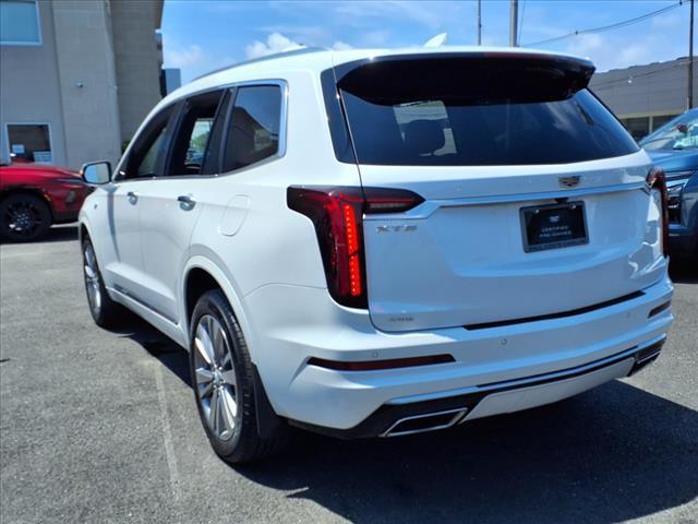 Photo of 2022 Crystal White Tricoat Cadillac XT6