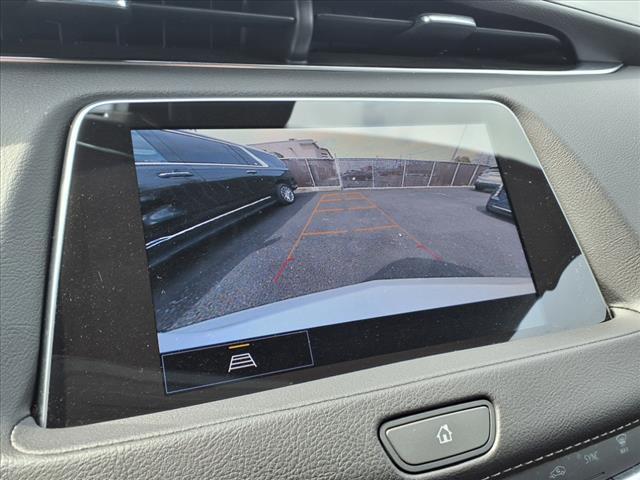 Photo of 2022 Crystal White Tricoat G1w Cadillac XT4