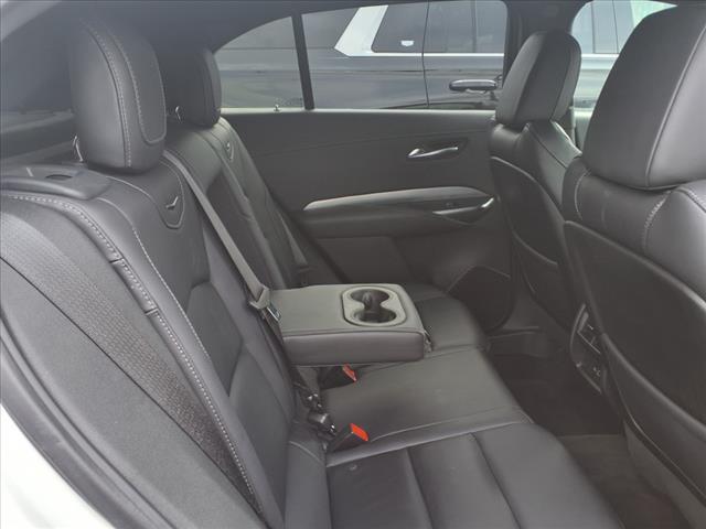 Photo of 2022 Crystal White Tricoat G1w Cadillac XT4