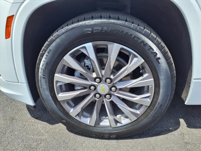 Photo of 2022 Summit White Chevrolet Traverse