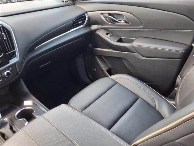 Photo of 2022 Summit White Chevrolet Traverse