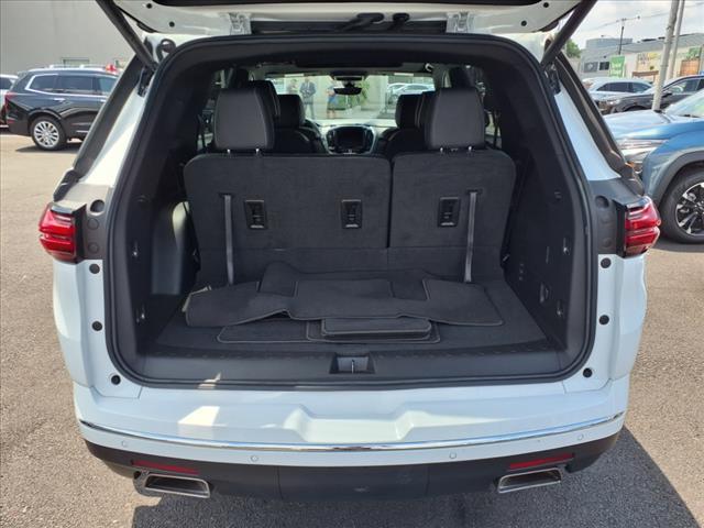 Photo of 2022 Summit White Chevrolet Traverse