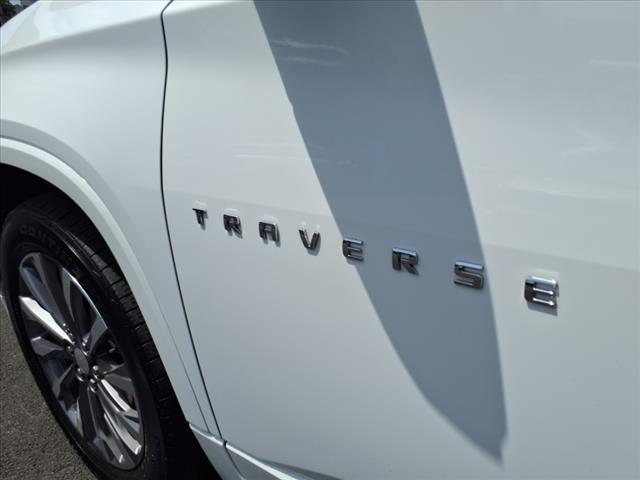 Photo of 2022 Summit White Chevrolet Traverse
