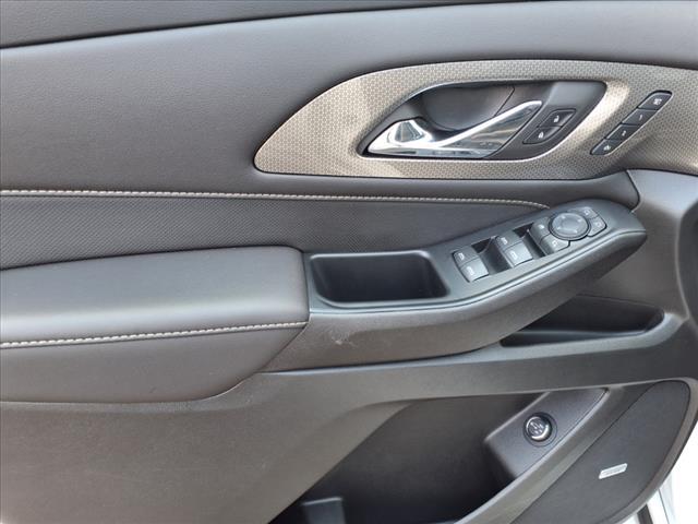 Photo of 2022 Summit White Chevrolet Traverse