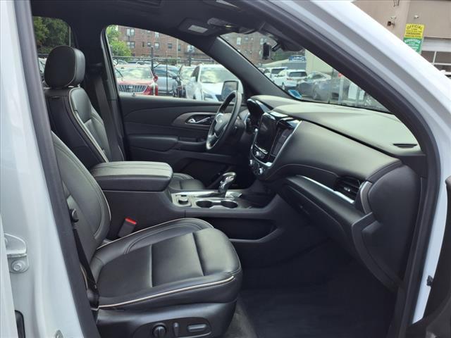 Photo of 2022 Summit White Chevrolet Traverse