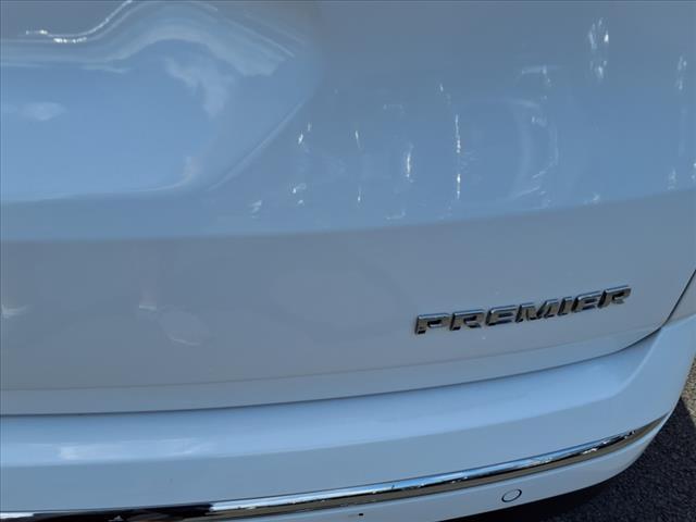 Photo of 2022 Summit White Chevrolet Traverse