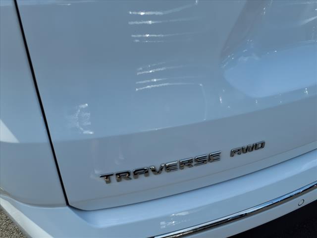 Photo of 2022 Summit White Chevrolet Traverse