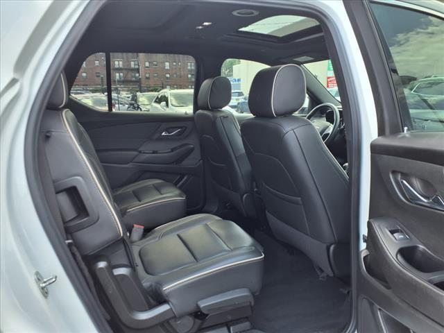 Photo of 2022 Summit White Chevrolet Traverse
