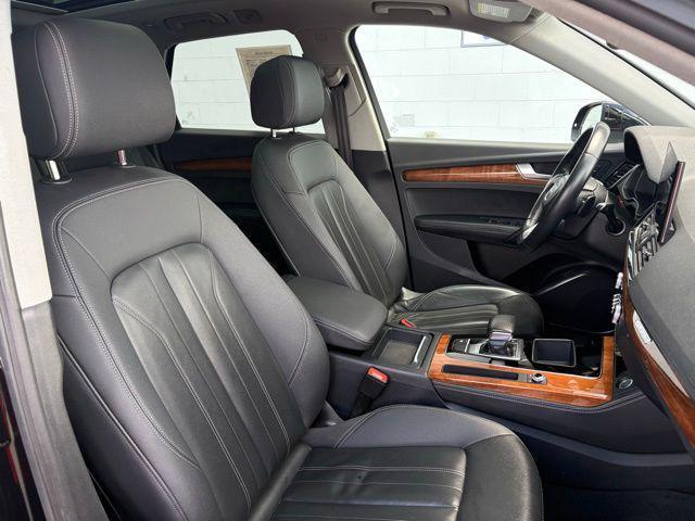 Photo of 2022 Mythos Black Metallic Audi Q5