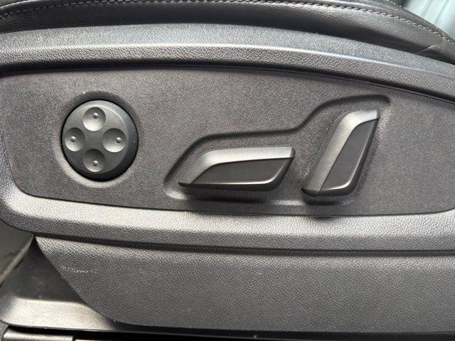 Photo of 2022 Mythos Black Metallic Audi Q5