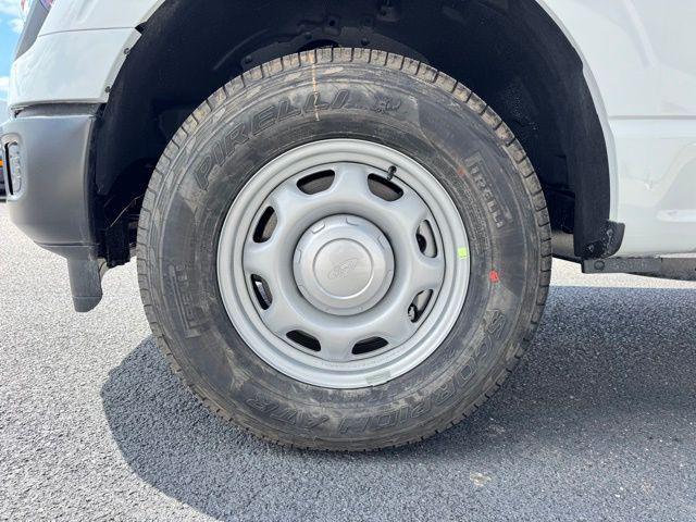 Photo of 2025 Oxford White Ford F-150