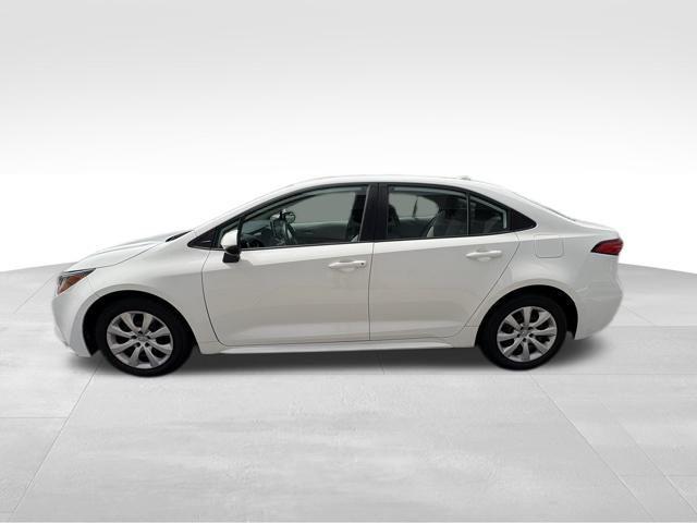 Photo of 2020 Super White Toyota Corolla