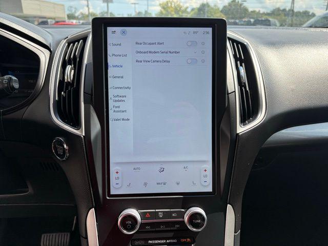 Photo of 2024 Silver Metallic Ford Edge