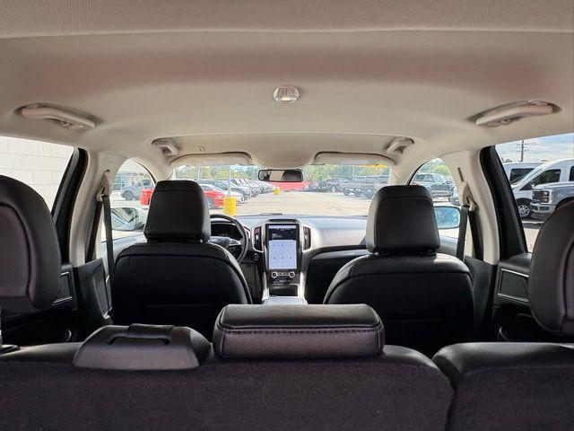 Photo of 2024 Silver Metallic Ford Edge