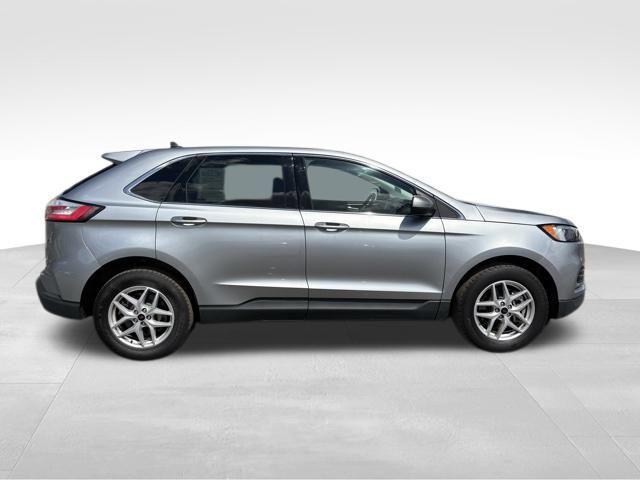 Photo of 2024 Silver Metallic Ford Edge