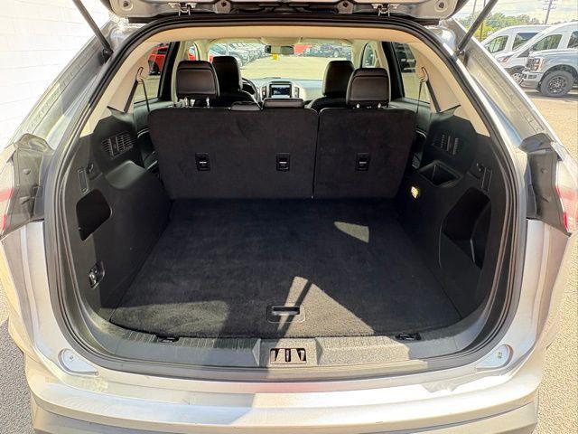Photo of 2024 Silver Metallic Ford Edge