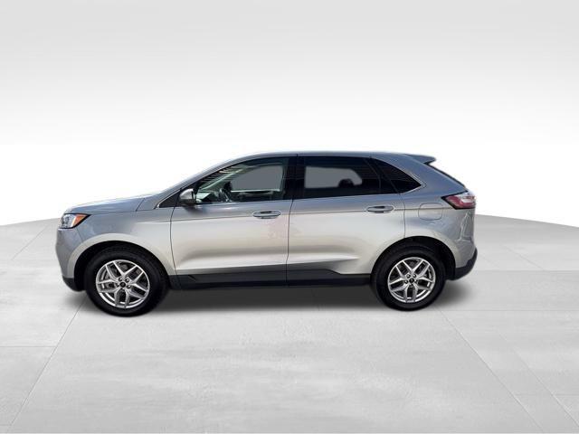 Photo of 2024 Silver Metallic Ford Edge
