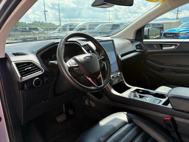 Photo of 2024 Silver Metallic Ford Edge