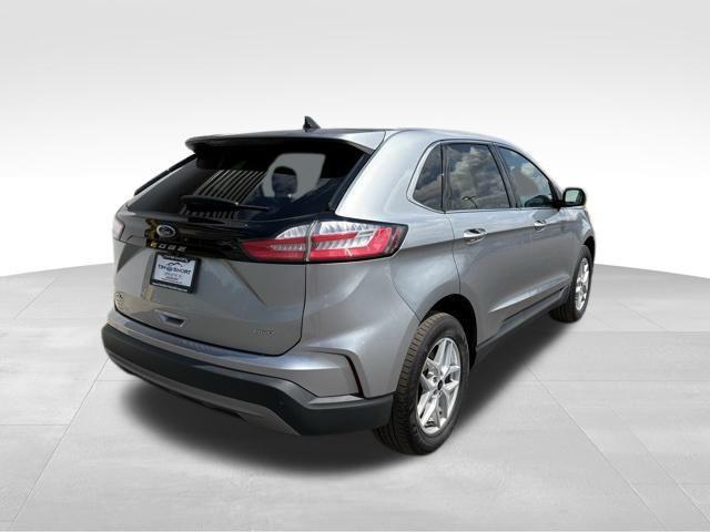 Photo of 2024 Silver Metallic Ford Edge