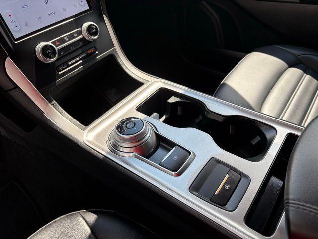 Photo of 2024 Silver Metallic Ford Edge