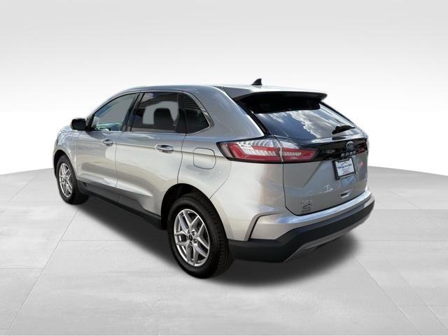 Photo of 2024 Silver Metallic Ford Edge