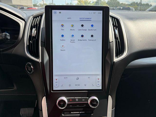Photo of 2024 Silver Metallic Ford Edge