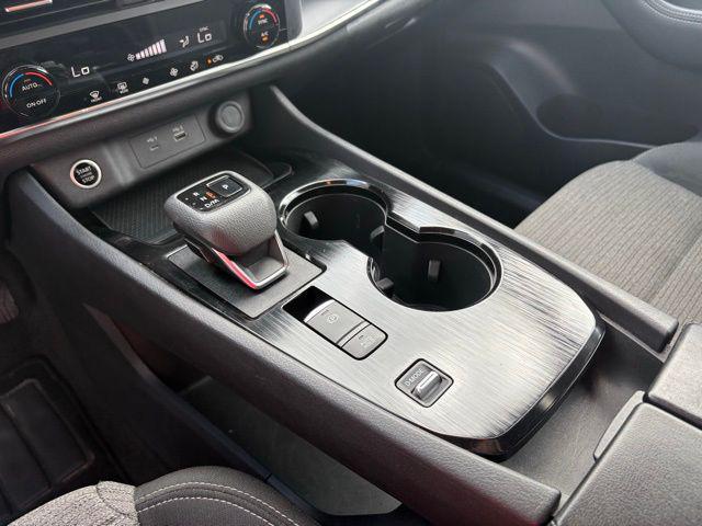 Photo of 2023 Super Black Nissan Rogue