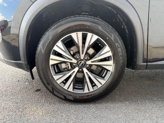Photo of 2023 Super Black Nissan Rogue