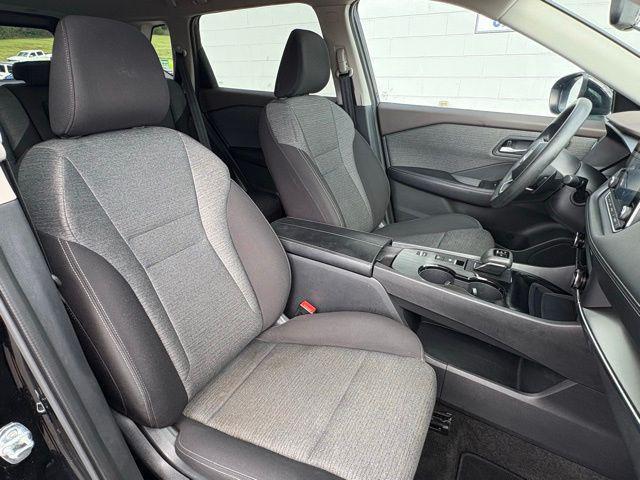 Photo of 2023 Super Black Nissan Rogue