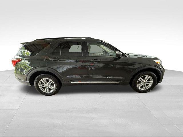 Photo of 2022 Green Metallic Ford Explorer