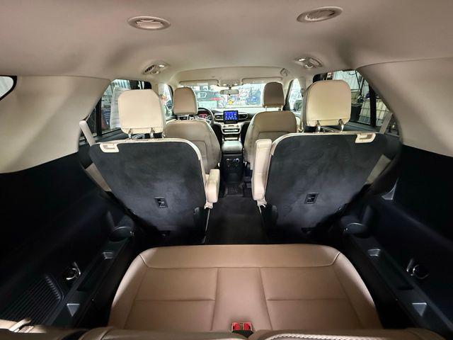 Photo of 2022 Green Metallic Ford Explorer