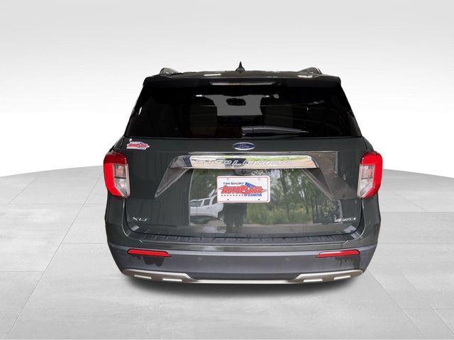 Photo of 2022 Green Metallic Ford Explorer