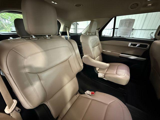 Photo of 2022 Green Metallic Ford Explorer