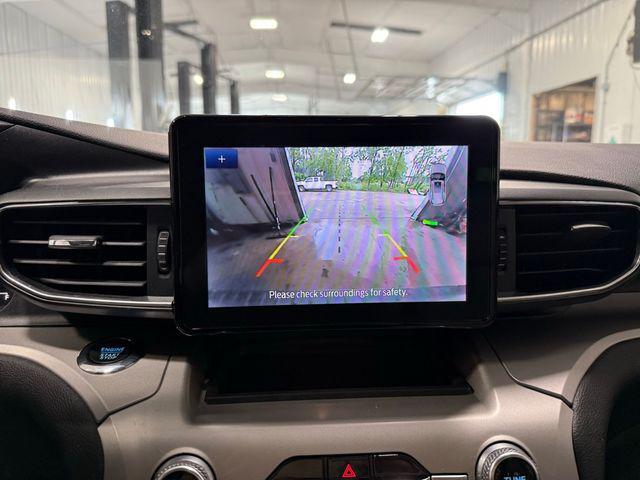 Photo of 2022 Green Metallic Ford Explorer