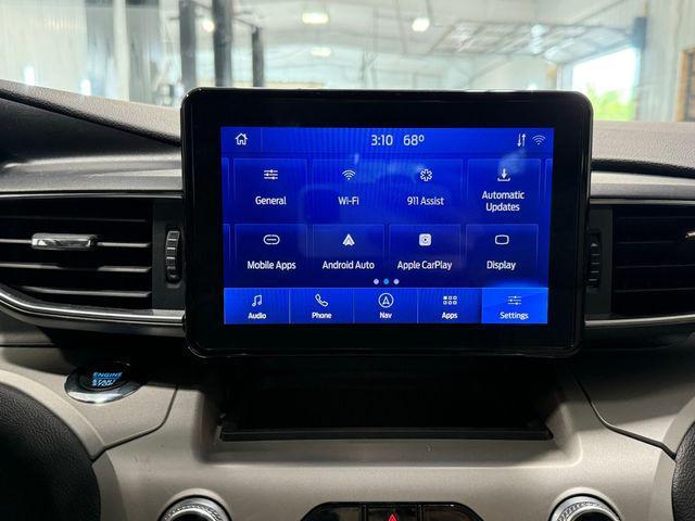 Photo of 2022 Green Metallic Ford Explorer