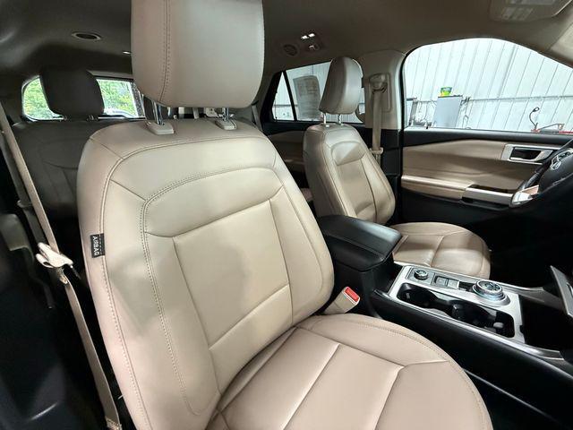 Photo of 2022 Green Metallic Ford Explorer