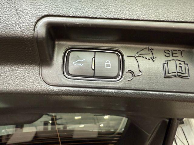 Photo of 2022 Green Metallic Ford Explorer