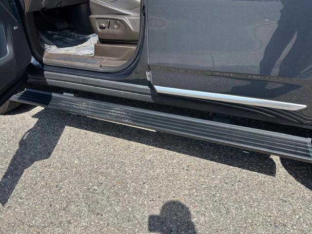 Photo of 2021 Hunter Metallic GMC Yukon