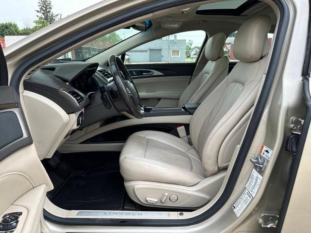 Photo of 2017 Gold Lincoln MKZ