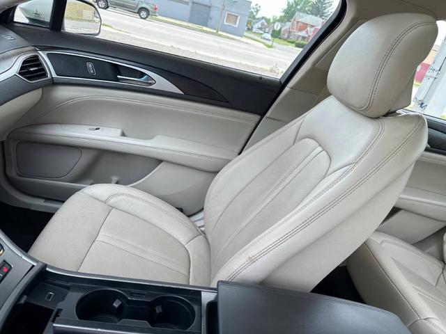 Photo of 2017 Gold Lincoln MKZ