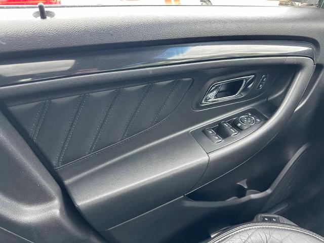 Photo of 2017 White Ford Taurus