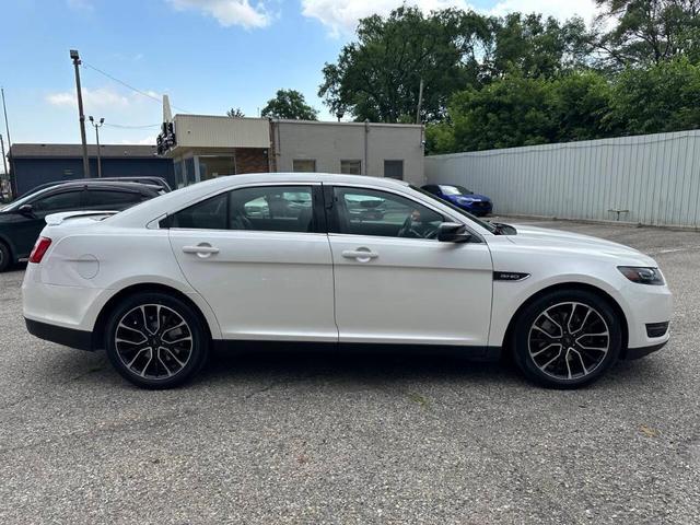 Photo of 2017 White Ford Taurus