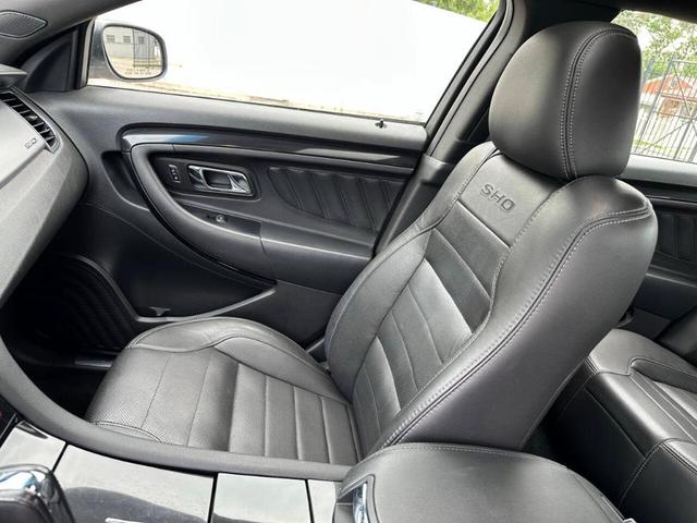 Photo of 2017 White Ford Taurus