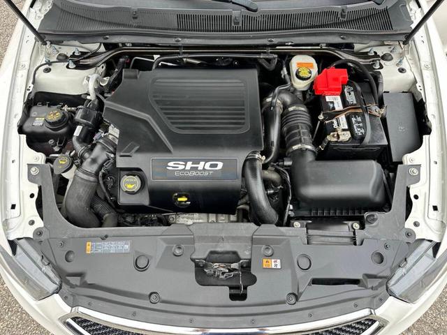 Photo of 2017 White Ford Taurus