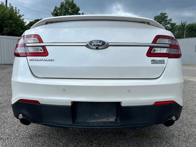 Photo of 2017 White Ford Taurus