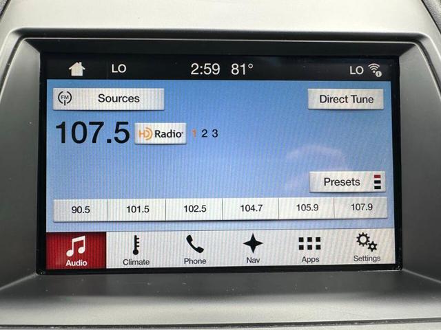 Photo of 2017 White Ford Taurus