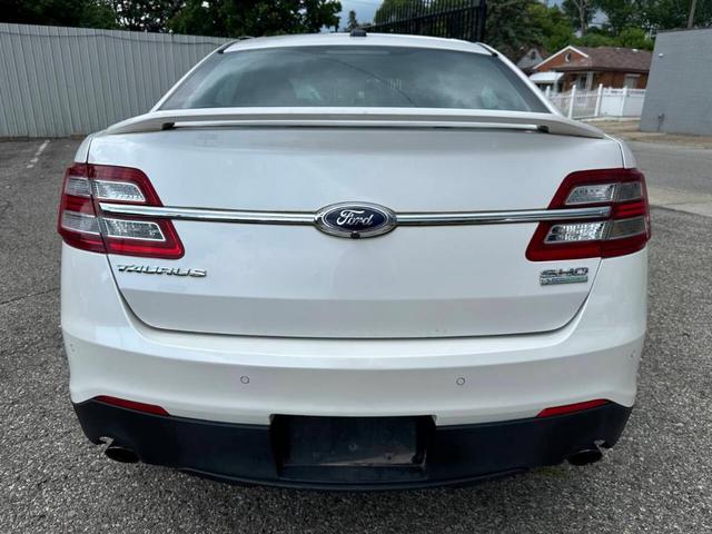 Photo of 2017 White Ford Taurus